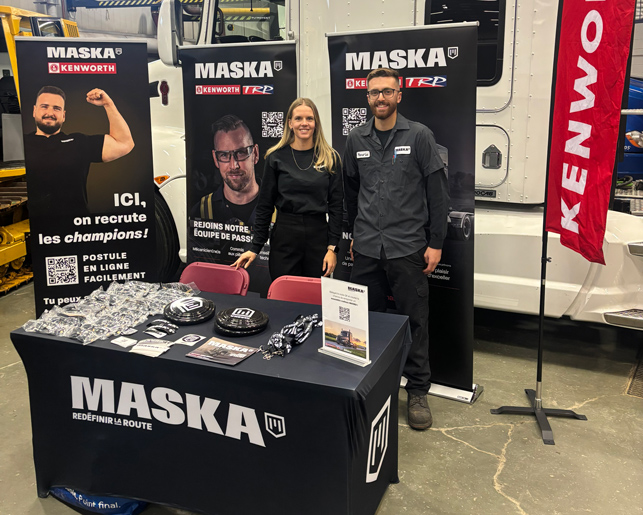 Équipe RH lors d'un événement.