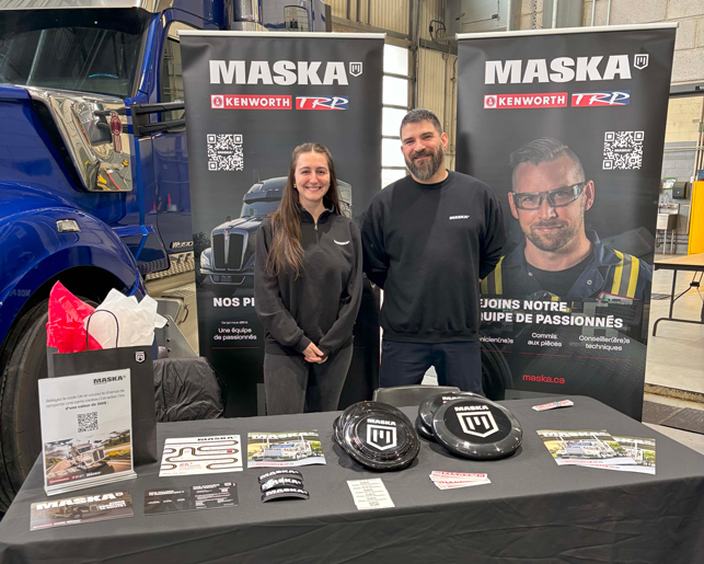 Équipe RH lors d'un événement.